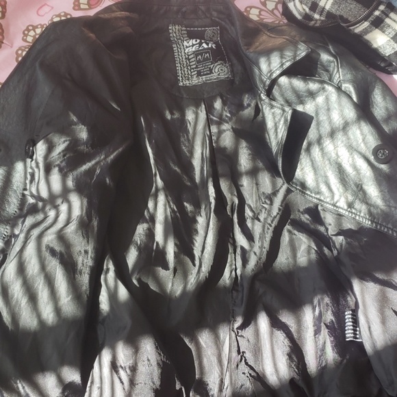 black jacket - Picture 4 of 4